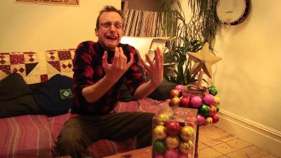 How To Make A Bauble Bonnet thumbnail